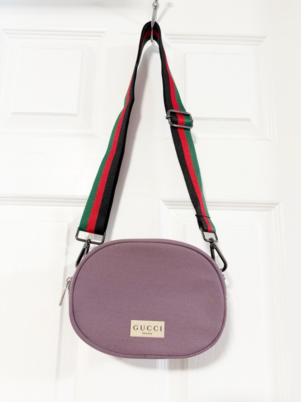 Gucci Beauty Purple Bag with Adjustable Crossbody Strap - Picture 3 of 16